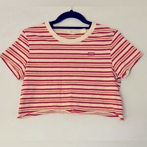 Levi’s cropped tee